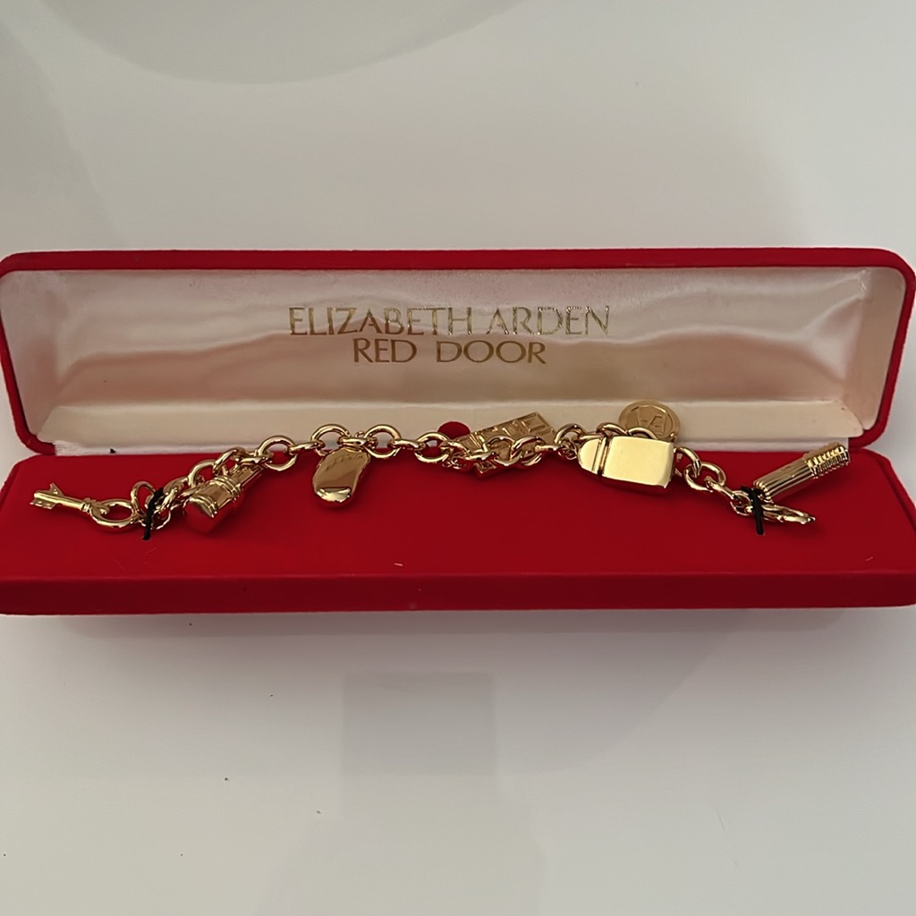 Elizabeth Arden Vintage Red Door Charm Bracelet New